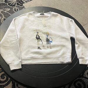 Chic White Graphic Sweatshirt